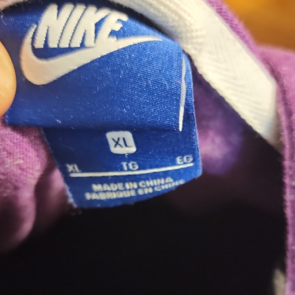 Nike Purple Jacket for Stylish Comfort - Picture 4 of 4
